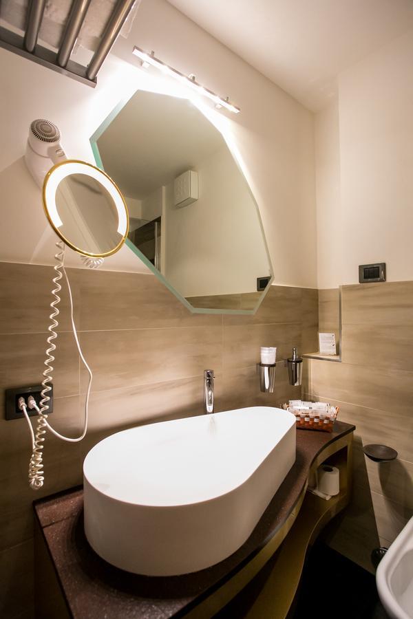 Camera Tripla Standard